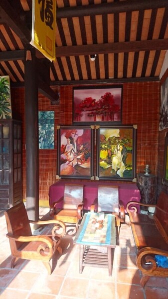 This particular temple also featured a gallery exhibiting local artists' work